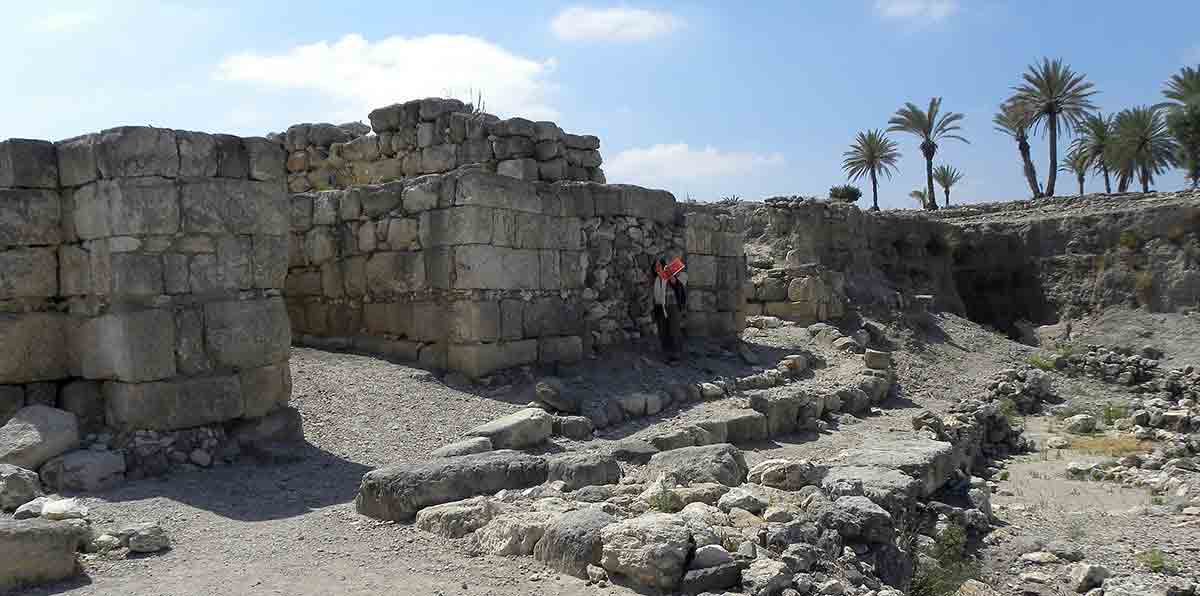 megiddo chambered gate solomon