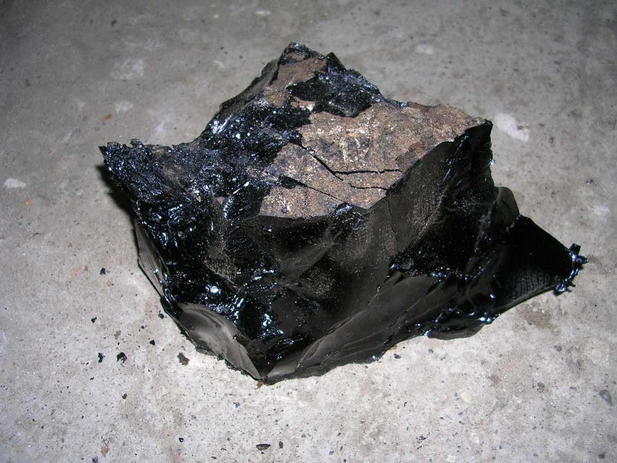 refined bitumen glue