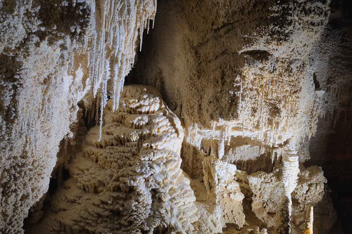 stalactites cave popcorn ruakuri