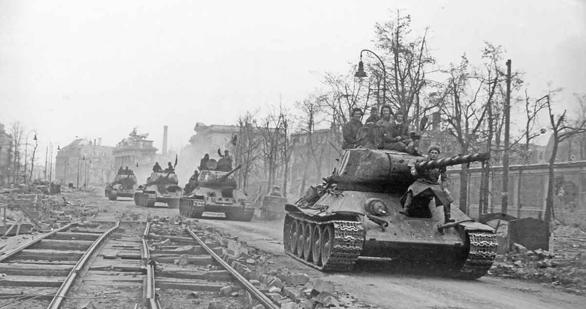t 34 85 berlin 1945 2