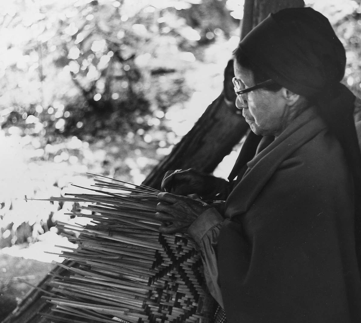 basket weaving at oconaluftee village