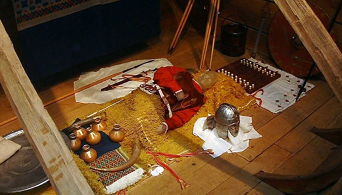 burial chamber reconstruction sutton hoo