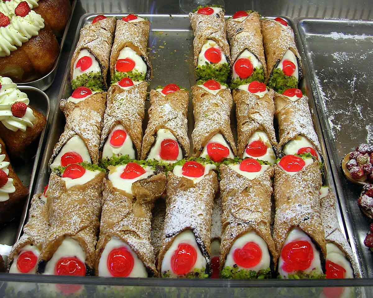 cannoli siciliani italy