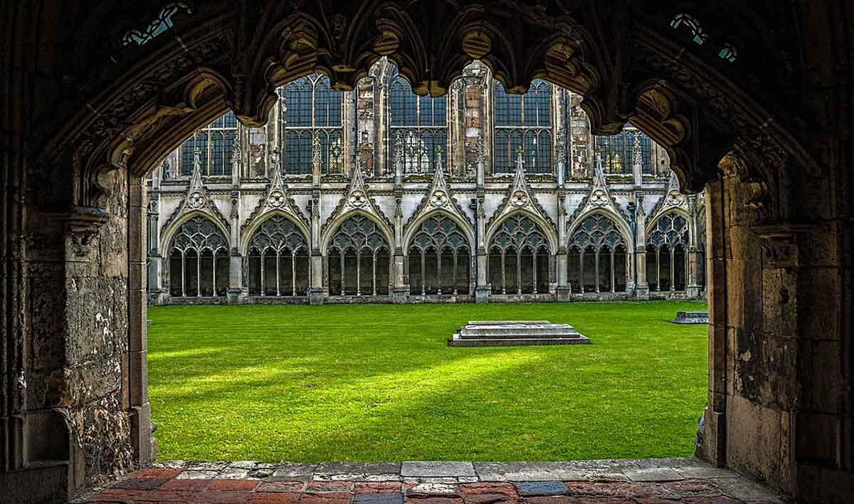 canterbury cathedral cloister