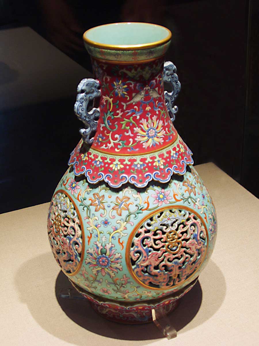 chinese colored porcelain