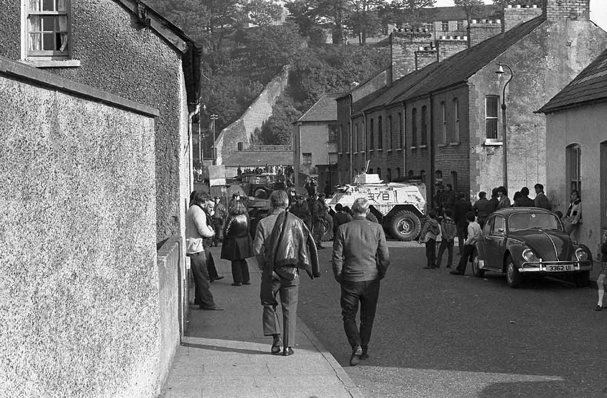derry walls people 1971