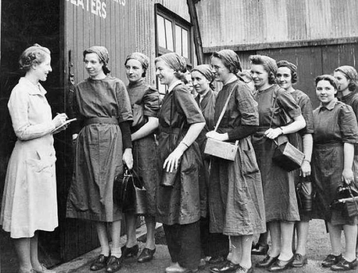 factory worker training wwii