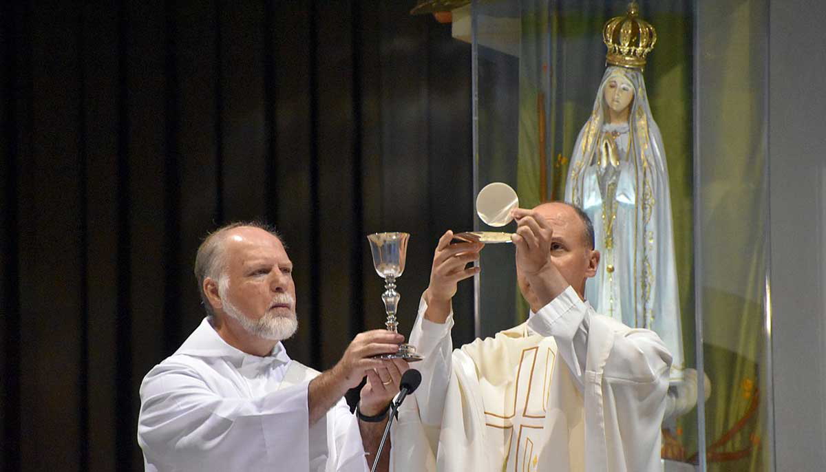 holy communion wine and wafer