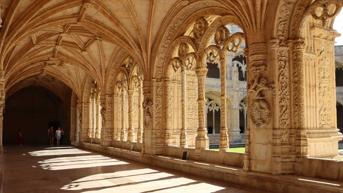 jeronimos monastery corridor