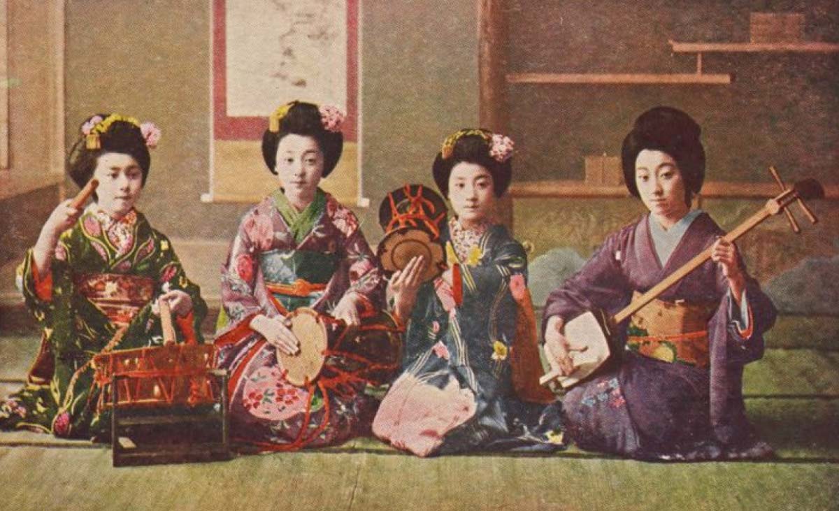 maiko geisha playing musical instruments 1915