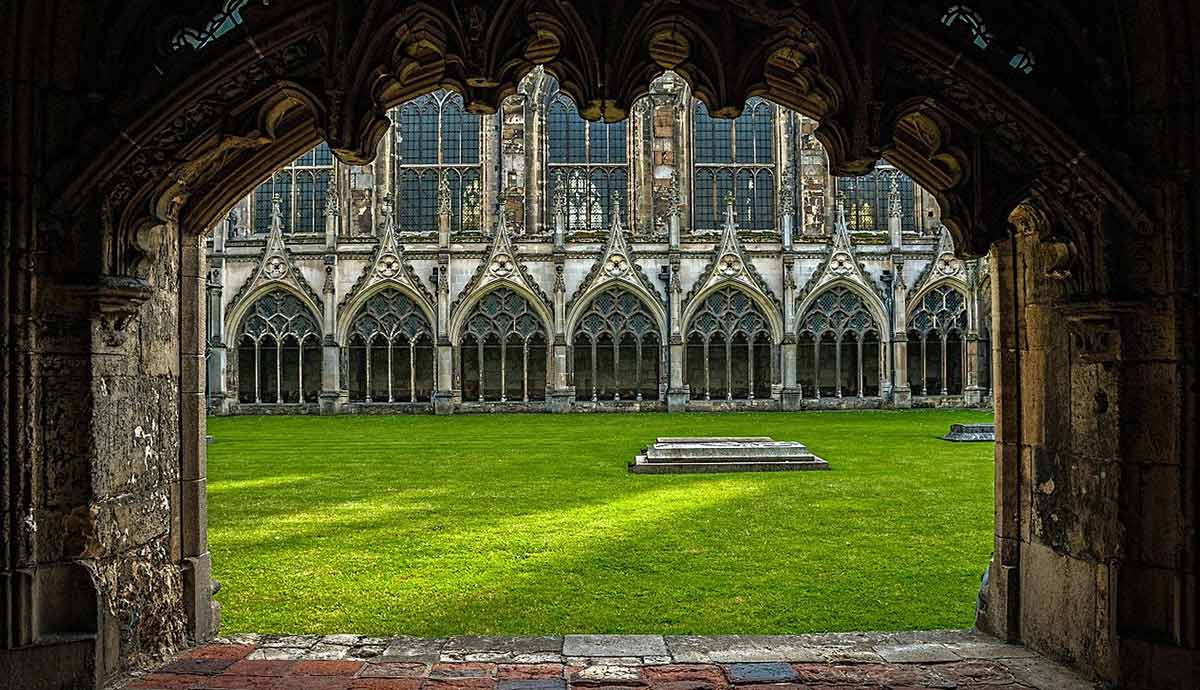 canterbury cathedral cloister