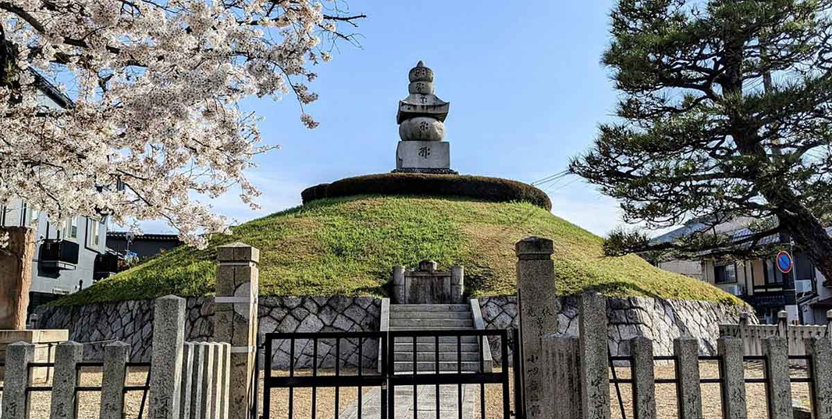 mimizuka mound kyoto