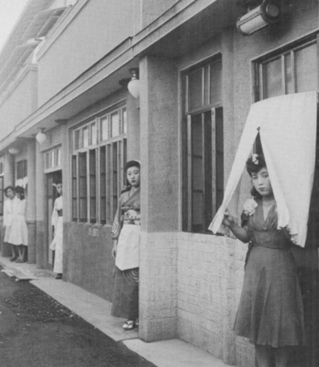 prostitutes lookout yoshiwara post WWII 1946
