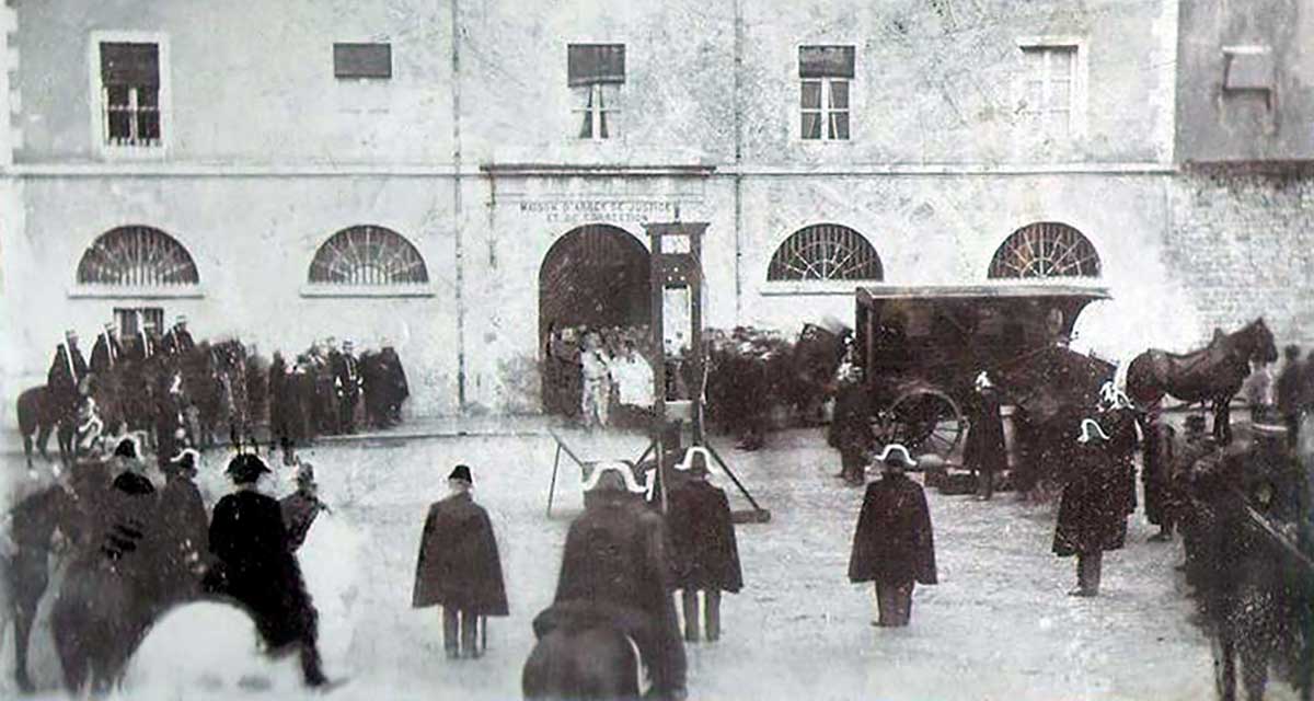 Public execution Guillotine