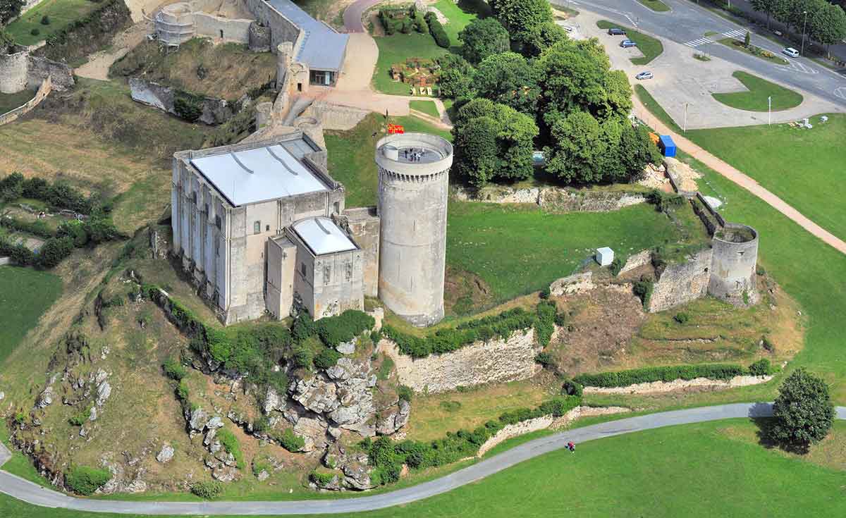chateau de falaise aerial