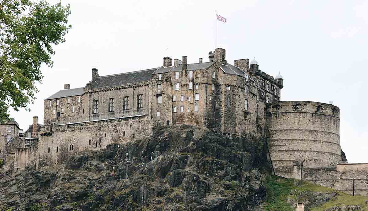 edinburgh castle hill