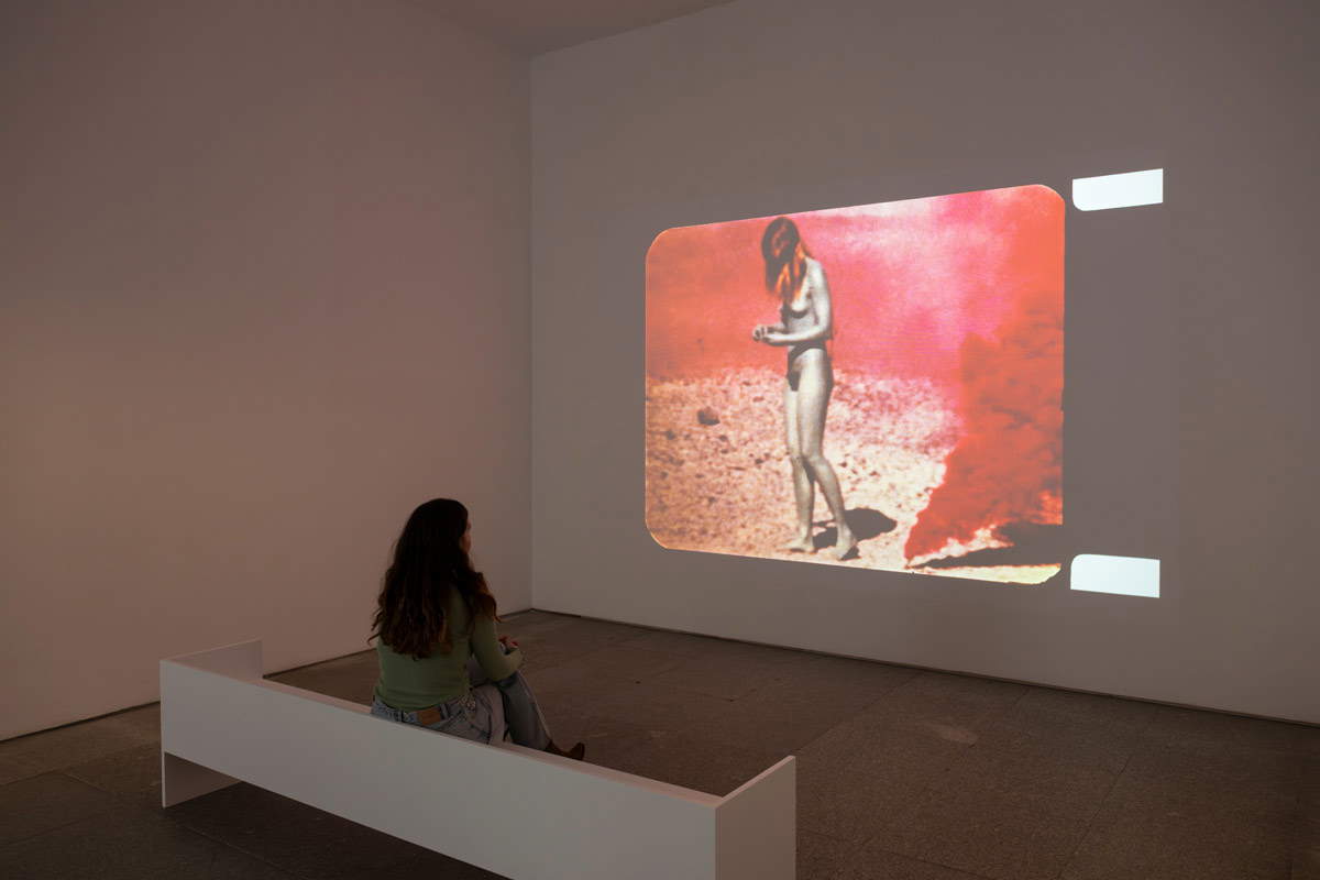 «Lo personal es político. Feminismos y nuevas presencias de género». Judy Chicago, Women and Smoke [Mujeres y humo] 1971-1972. Museo Reina Sofía. Fotografía: Roberto Ruiz. © Judy Chicago, VEGAP, Madrid, 2026 
