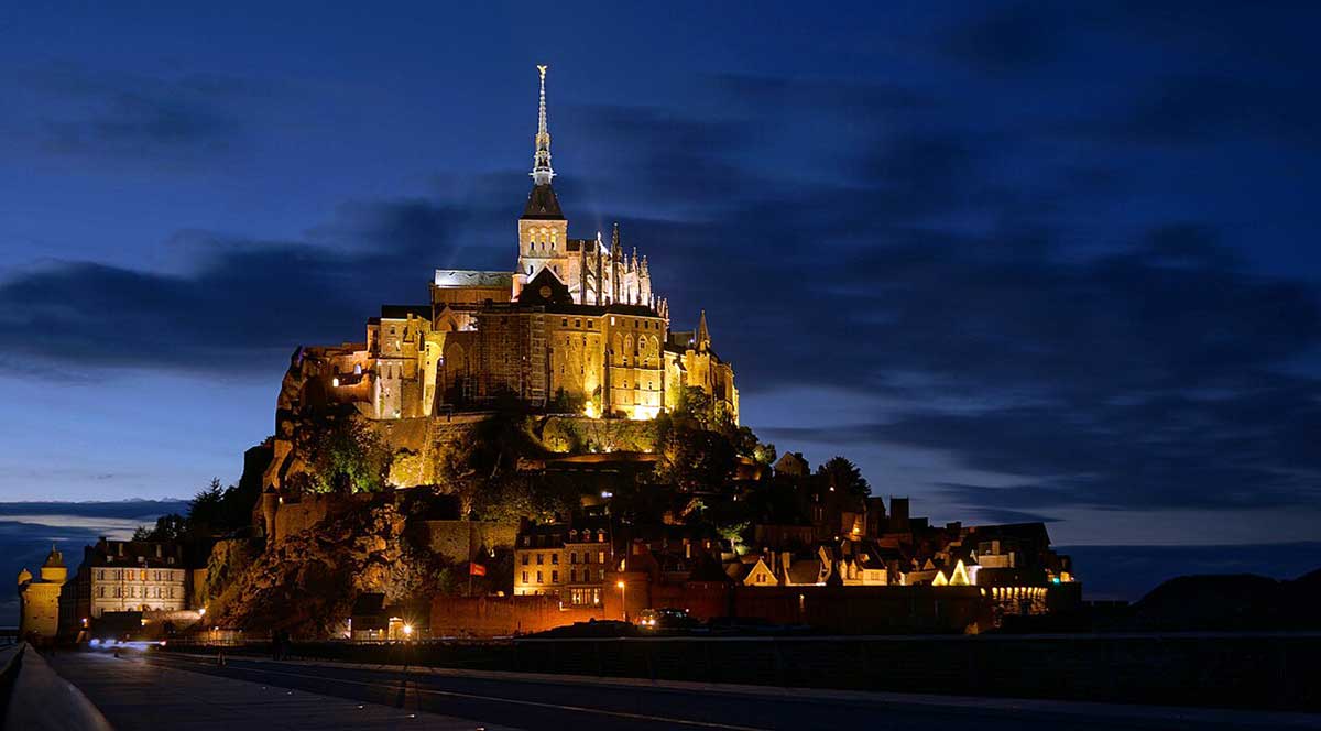 mont saint michel night