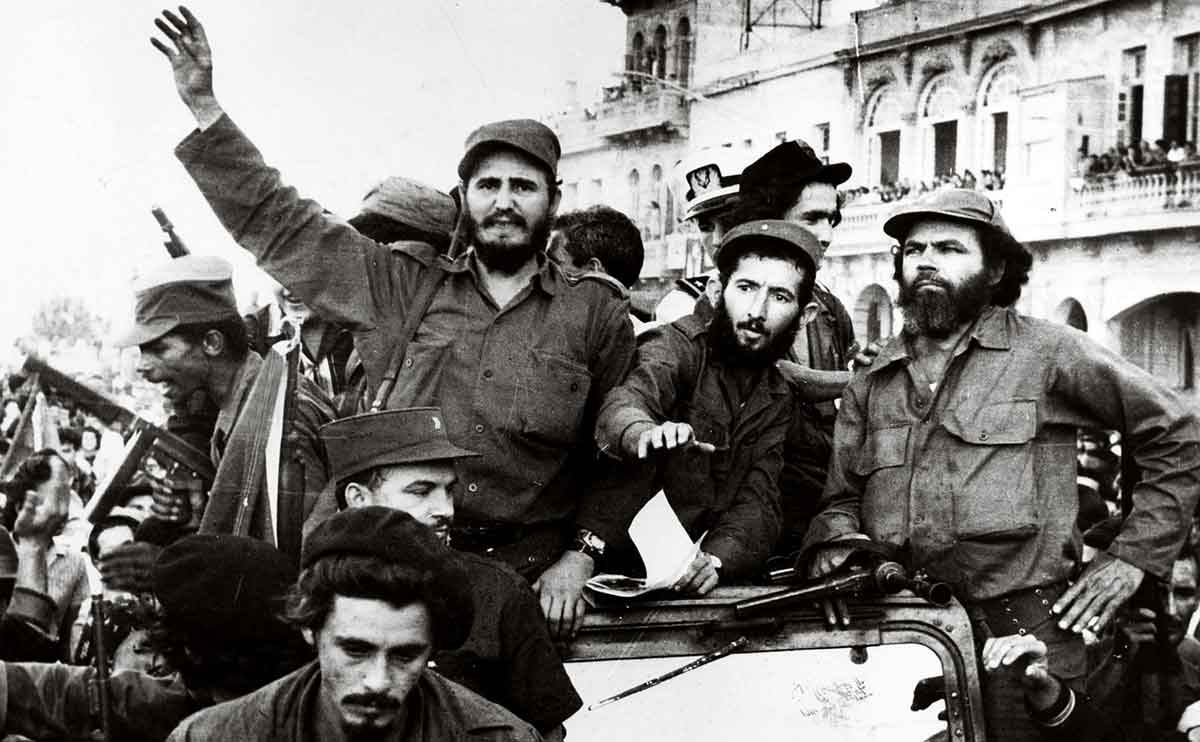 revolutionaries enter havana