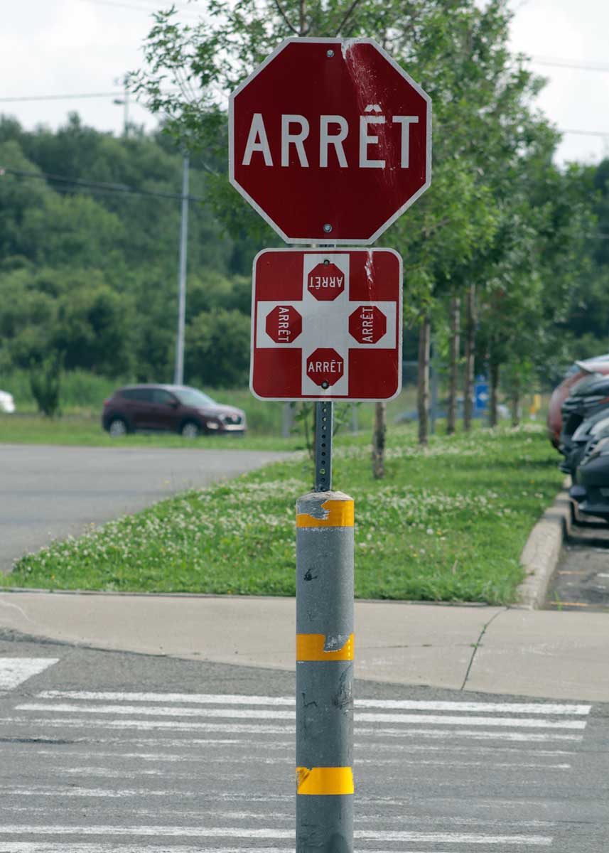 stop sign quebec