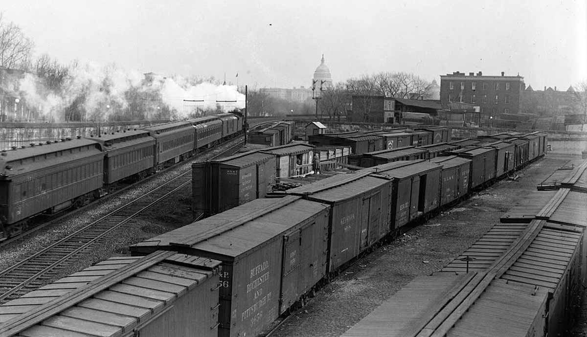 washington DC railyard american rails