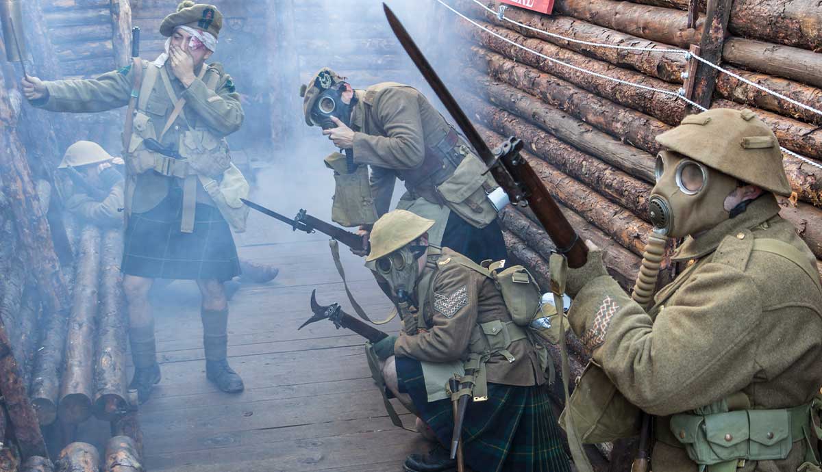 WWI soldiers in gas masks