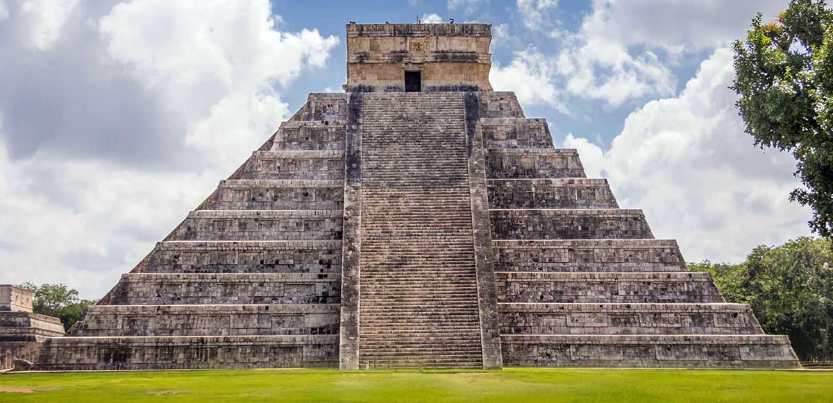 Chichen itza pyramid