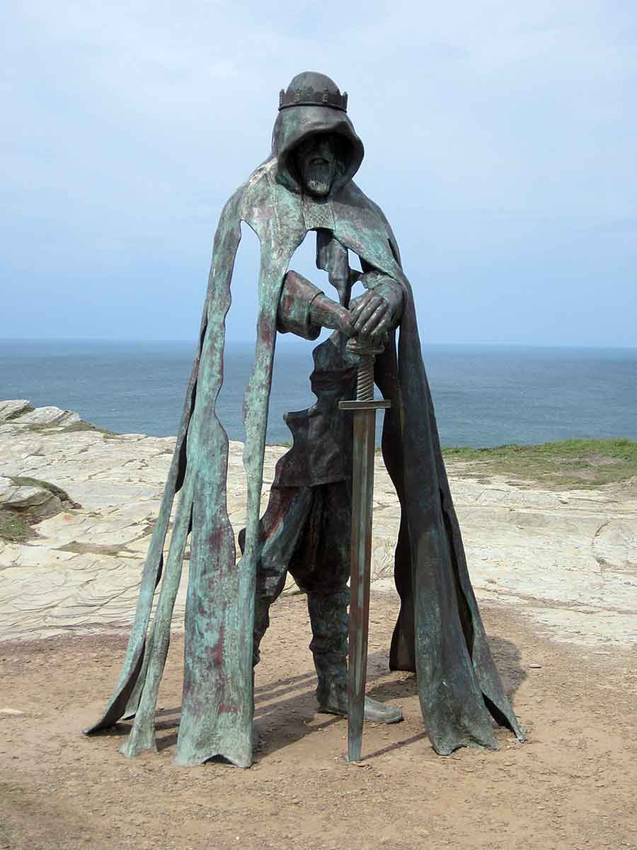 Gallos sculpture