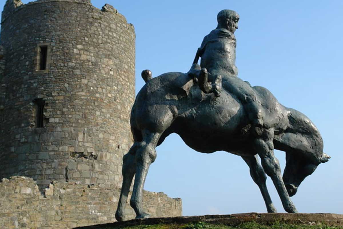 Two Kings sculpture