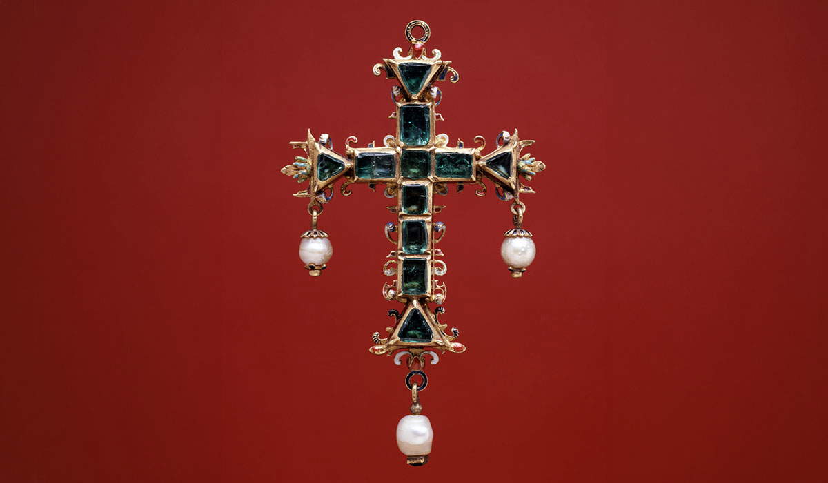 cross pendant