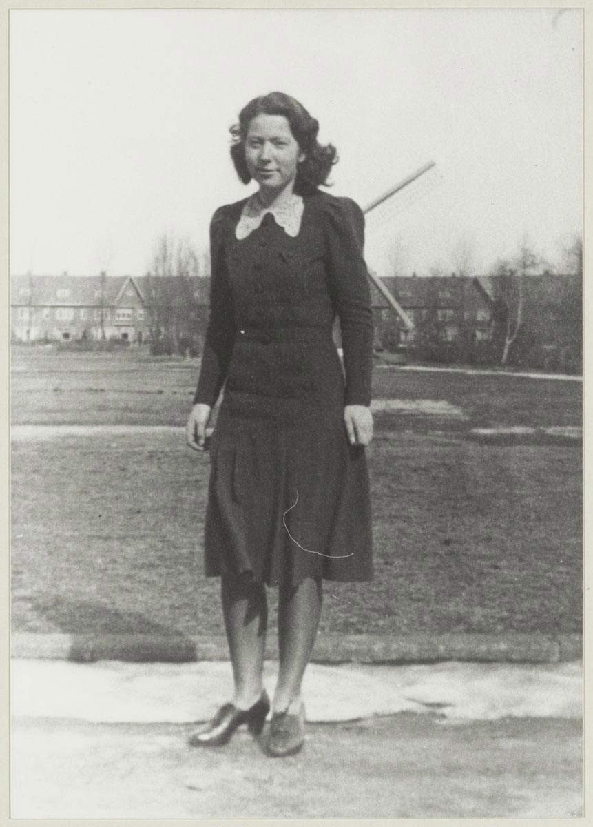 hannie schaft in front of windmill