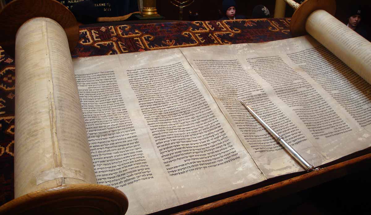 open torah jewish holy book