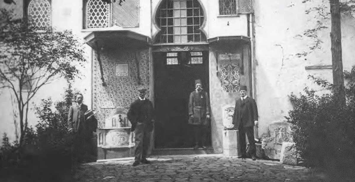 photograph of injured stork hospital building