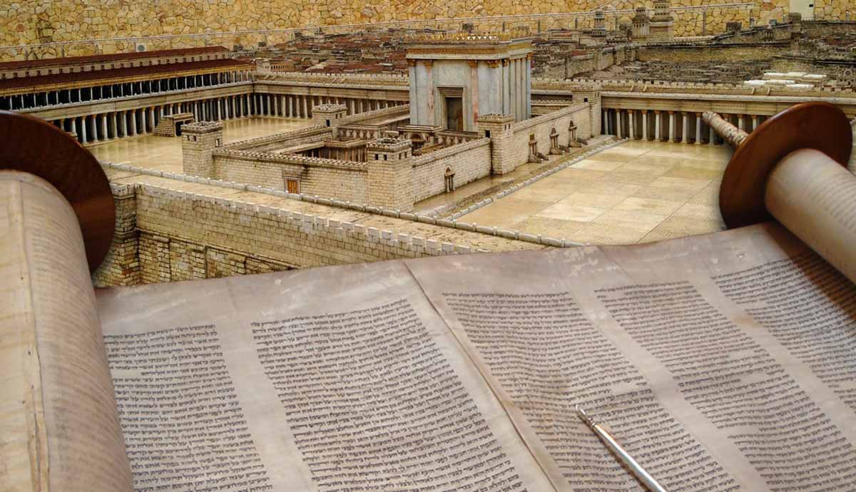 scroll temple judaism
