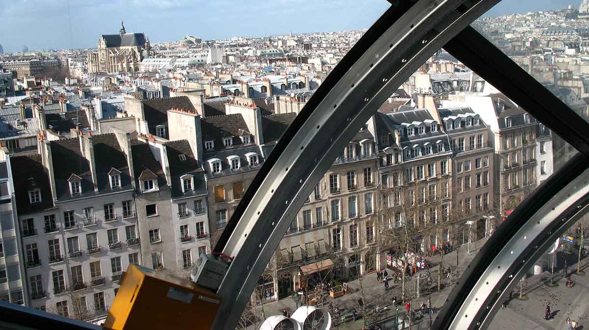 view extrenal escalators centre pompidou