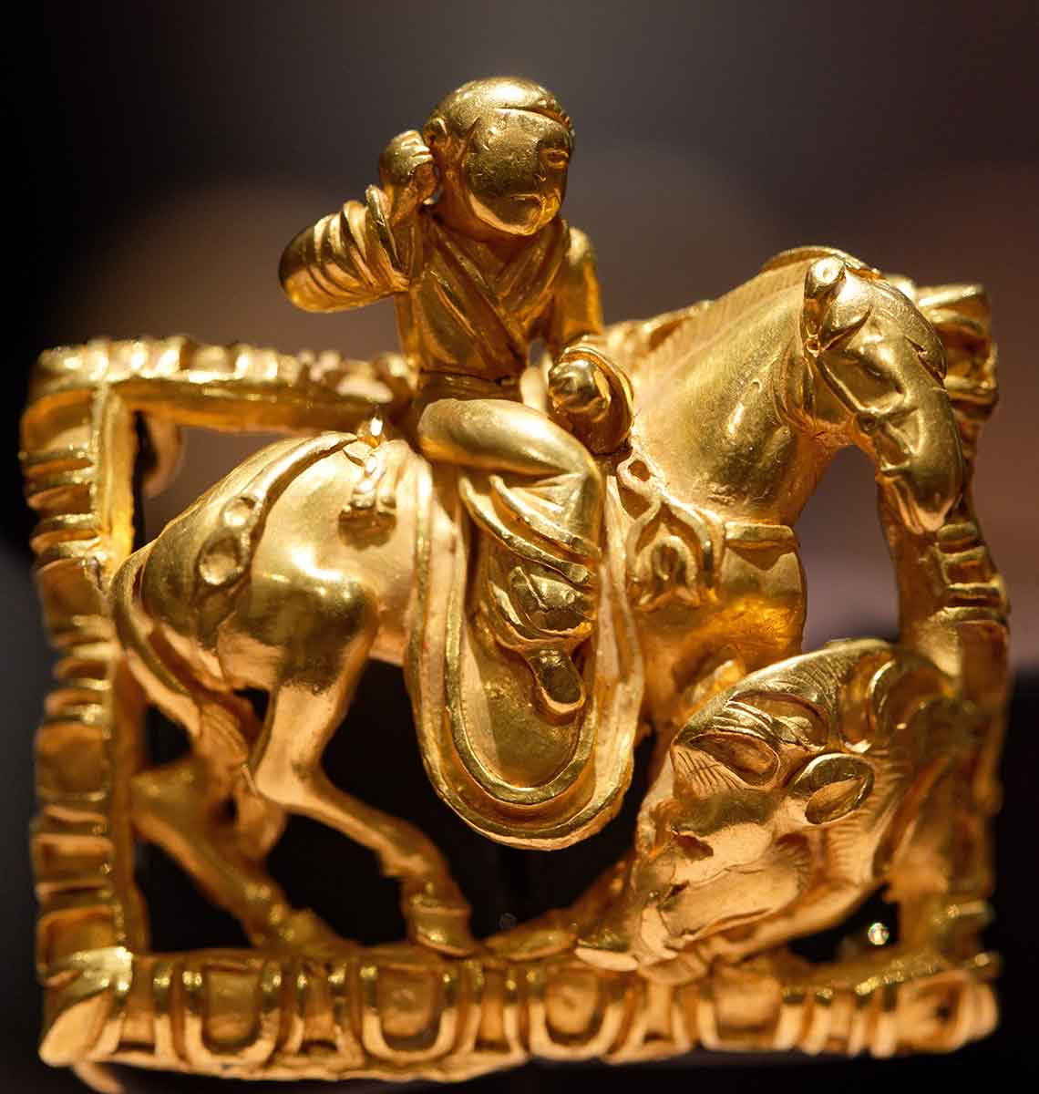 xiongnu belt buckle