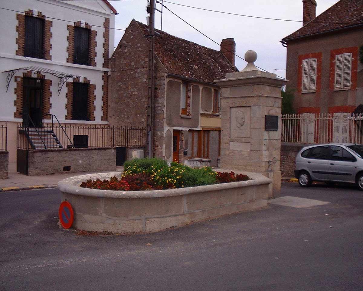 Camus Monument Villeblevin