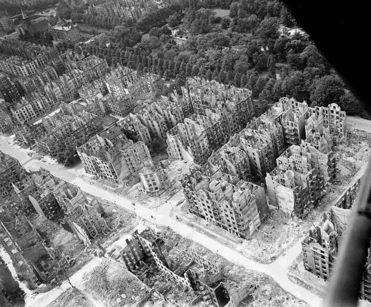 Hamburg in ruins