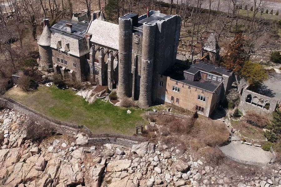 Hammond Castle, Gloucester, Massachusetts. Source: Wikimedia Commons