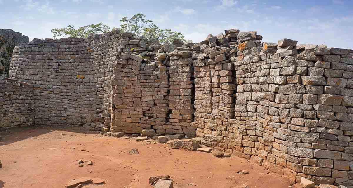 brick walls ruin great zimbabwe