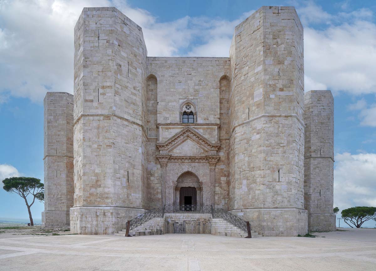castel del monte medieval castle italy apulia