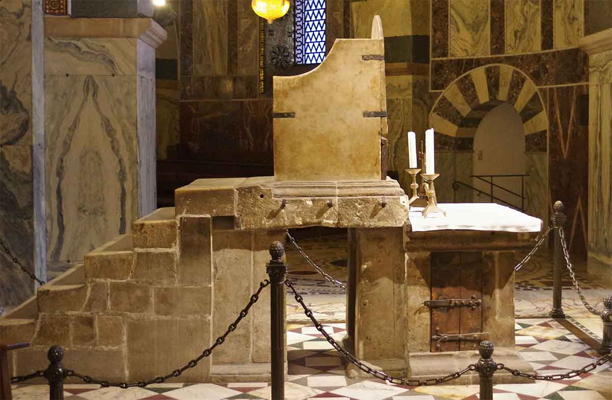charlemagne throne