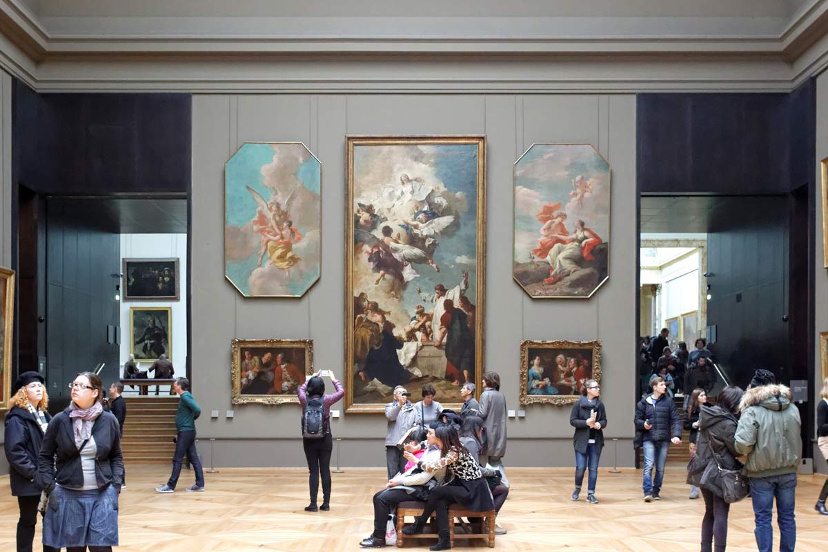 interior galley louvre museums at night