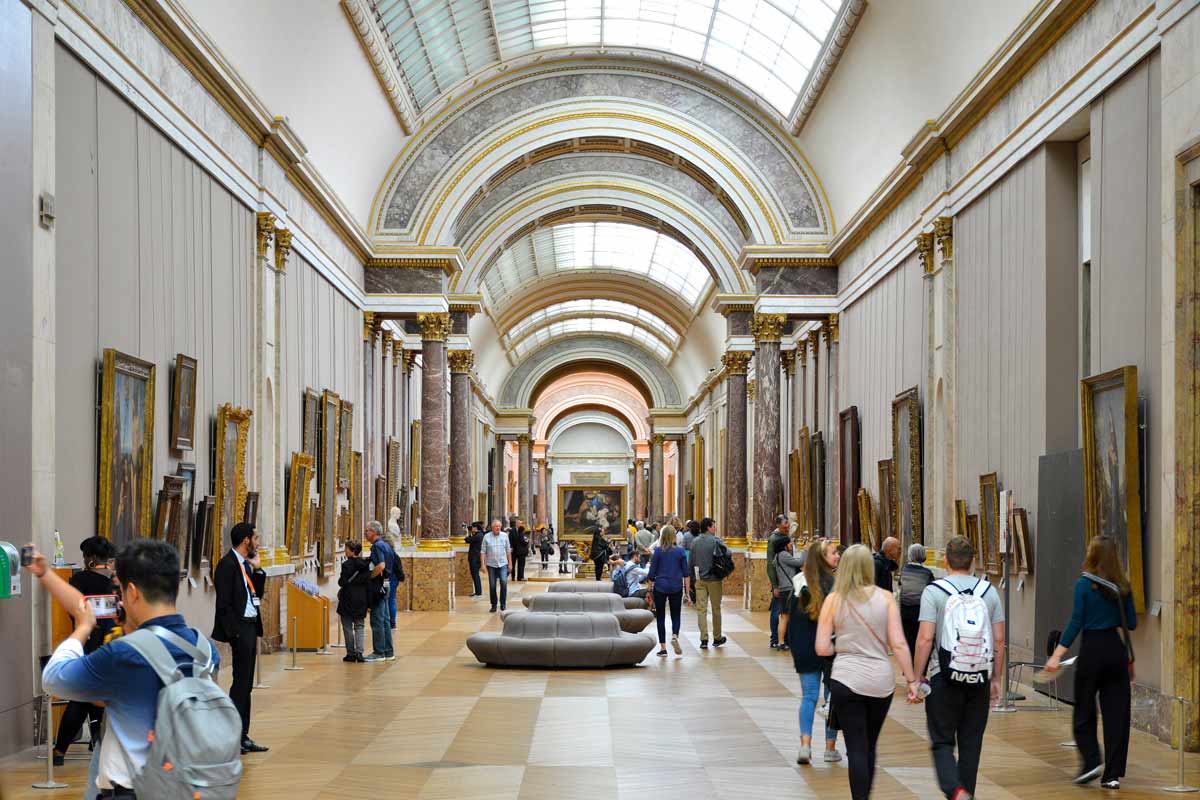 interior great gallery louvre paris wealthiest museums