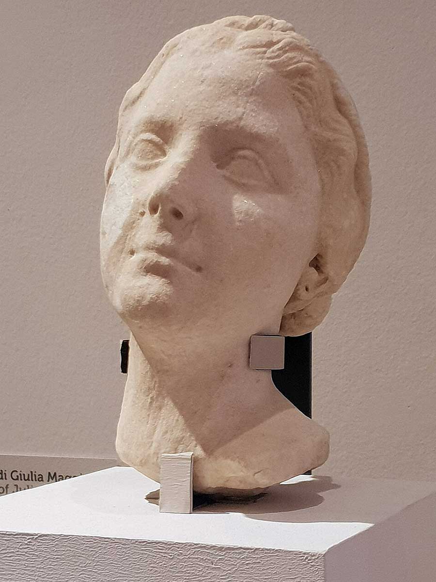 julia younger bust