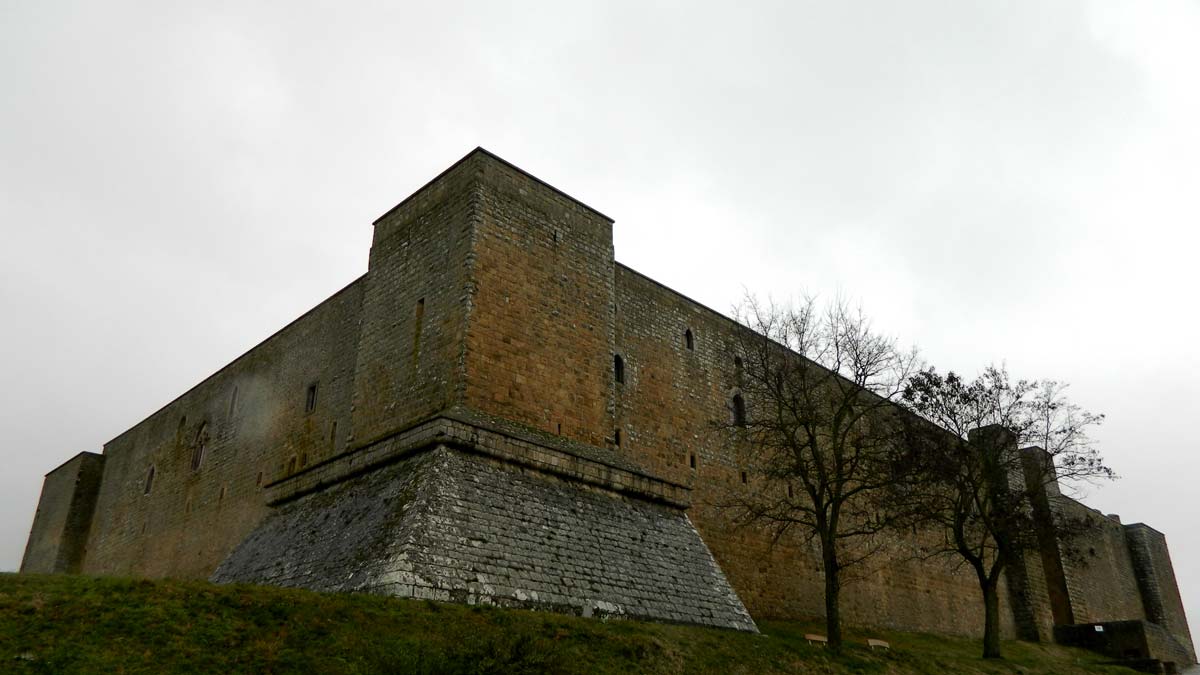 lagopesole medieval castles italy