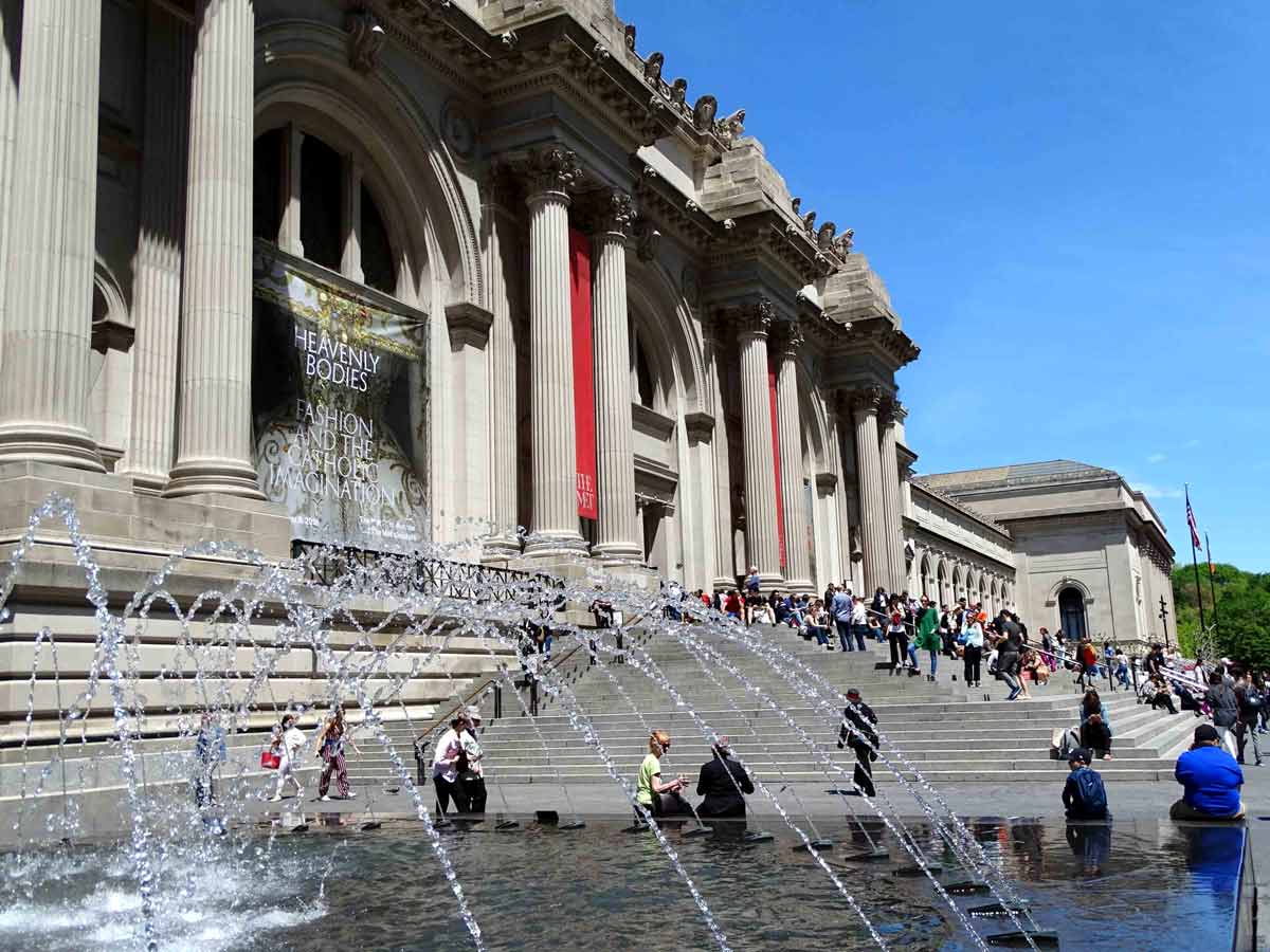 metropolitan museum art new york city facade