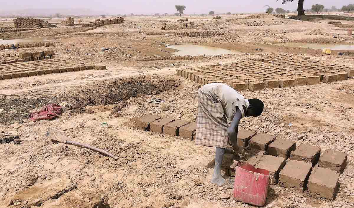 mud brick making niger