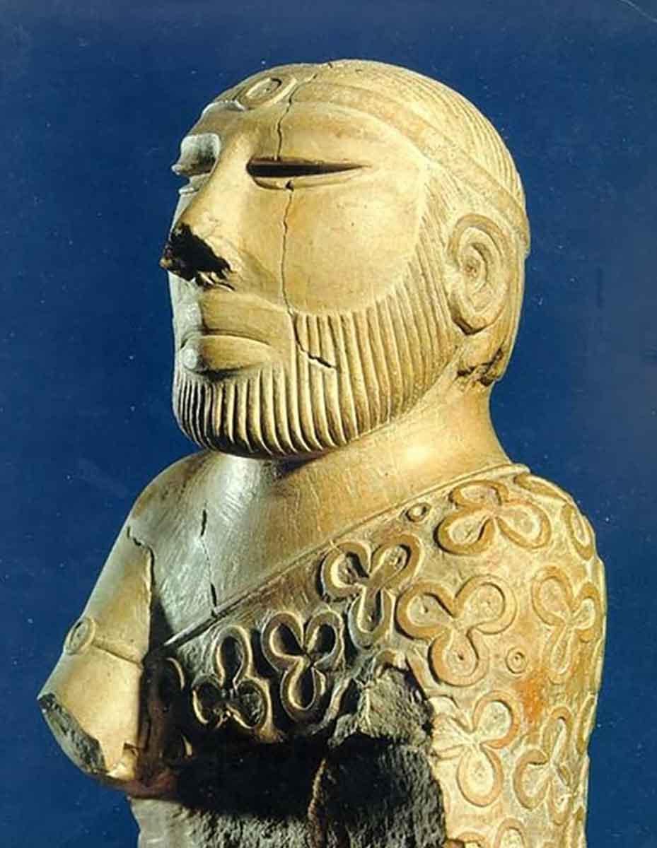 priest king statuette mohenjo daro