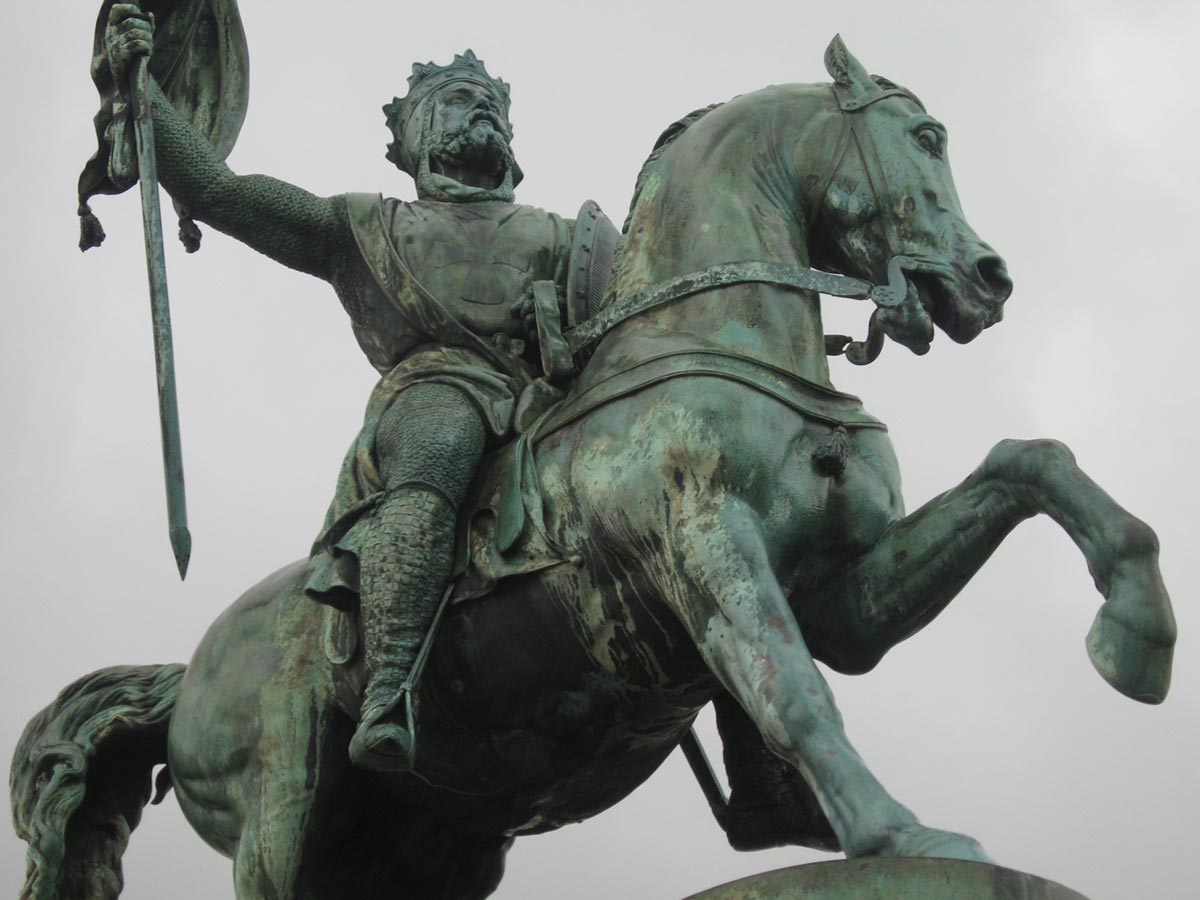 statue godfrey of bouillon